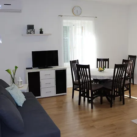 Apartment Cetina *